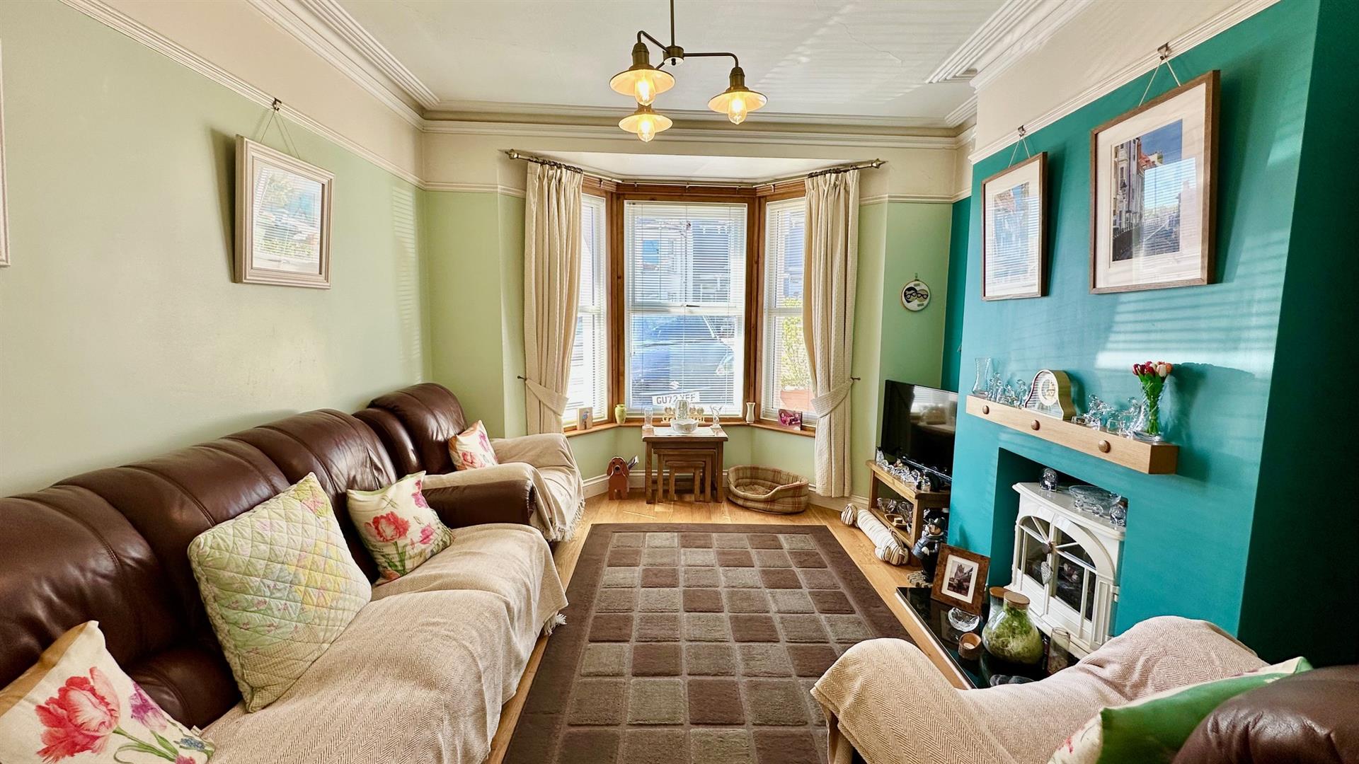 2 bed property in Athelstan Road, Hastings